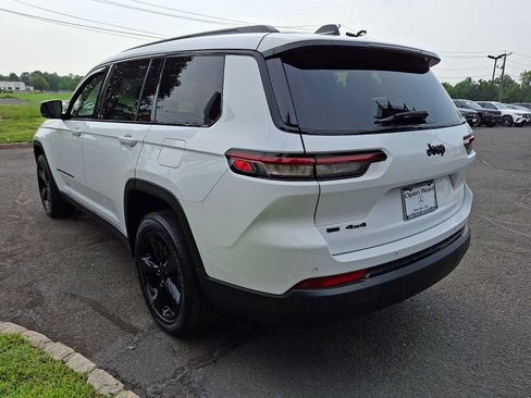 Used 2023 Jeep Grand Cherokee L Laredo AWD/4WD image 4