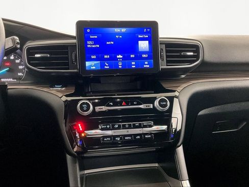 Used 2023 Ford Explorer Limited image 9