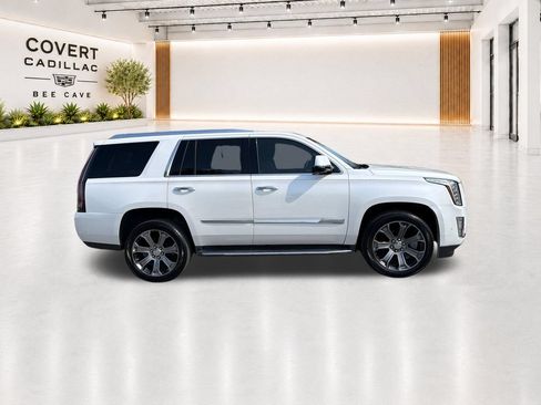 Used 2020 Cadillac Escalade Premium Luxury RWD image 16