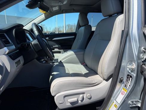 Certified 2019 Toyota Highlander XLE image 14