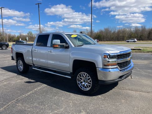 Used 2018 Chevrolet Silverado 1500 LT image 2