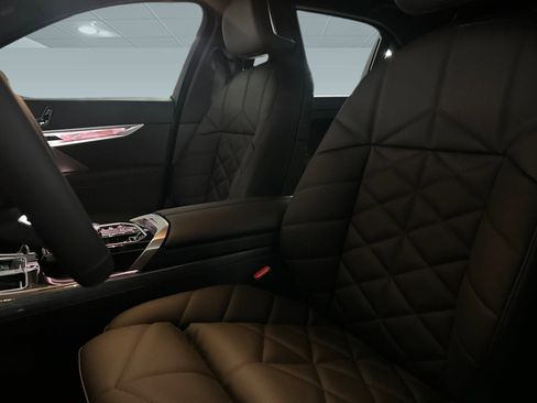 New 2026 BMW 740i image 19