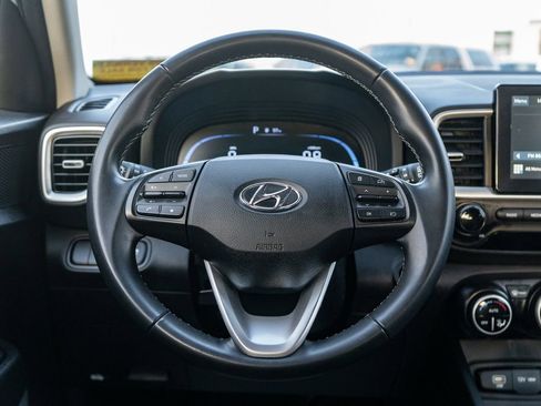 Used 2025 Hyundai Venue SEL image 14