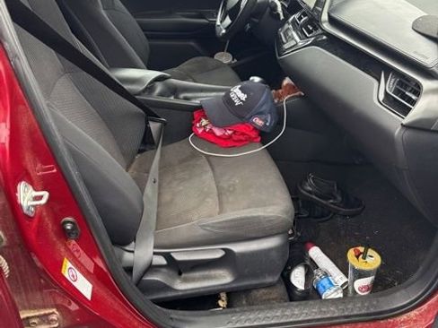 Used 2018 Toyota C-HR XLE FWD image 12
