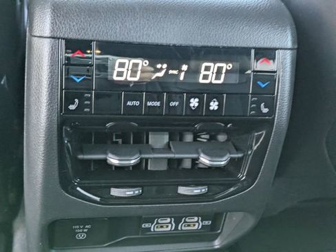 Used 2022 Jeep Grand Cherokee Overland w/ Luxury Tech Group IV image 17