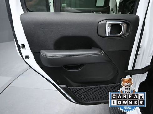 Used 2023 Jeep Wrangler Unlimited Sahara w/ Cold Weather Group image 18