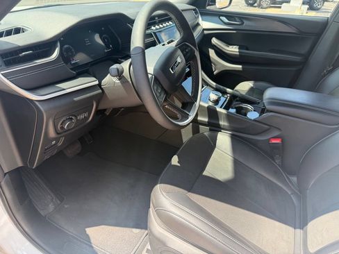 Used 2023 Jeep Grand Cherokee Altitude AWD/4WD image 26