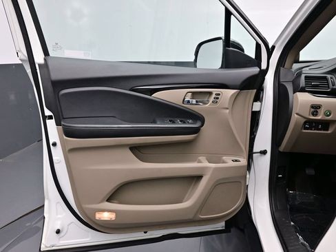 Used 2021 Honda Pilot Touring image 18