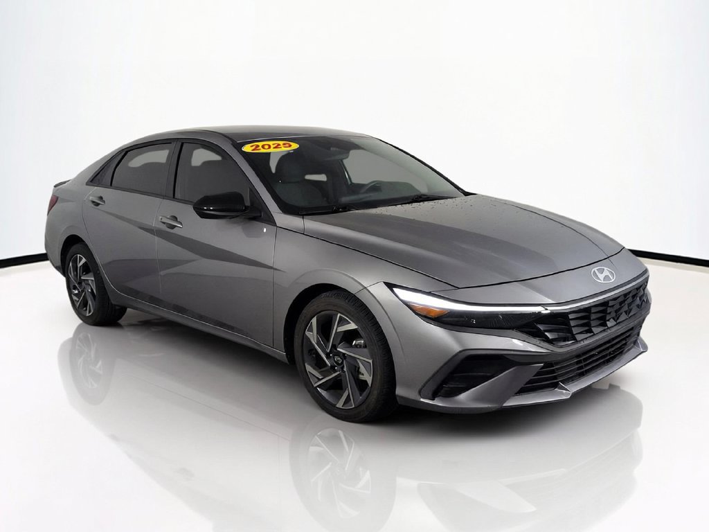 Used 2025 Hyundai Elantra Sport FWD image 2