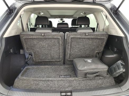 Used 2022 Volkswagen Tiguan SE w/ Panoramic Sunroof Package image 27