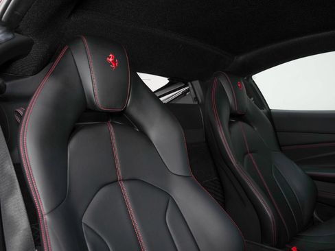 Used 2022 Ferrari F8 Tributo RWD image 28