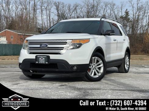 Used 2015 Ford Explorer XLT image 14