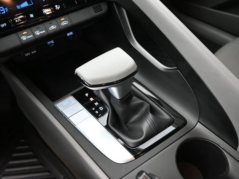 Used 2023 Hyundai Elantra SEL w/ Cargo Package image 18