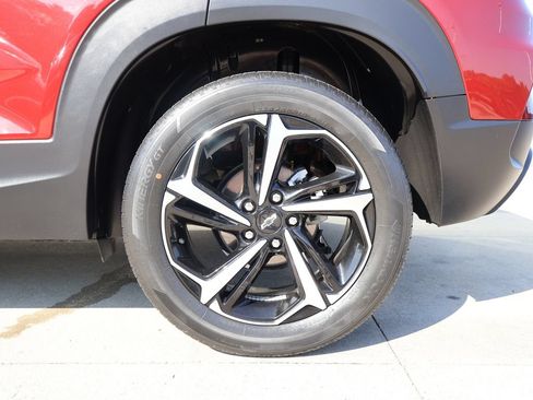 Used 2023 Chevrolet TrailBlazer RS w/ Sun and Liftgate Package AWD/4WD image 39
