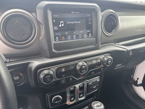 Used 2022 Jeep Wrangler Sport AWD/4WD image 20
