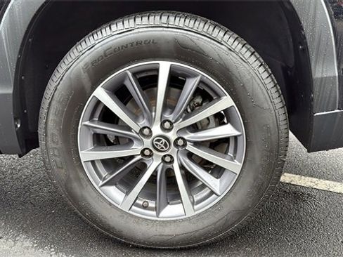 Used 2017 Toyota Highlander FWD V6 image 10