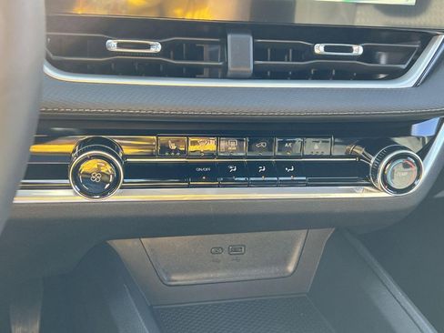 New 2025 Chevrolet Equinox LT w/ Safety and Technology Package image 15