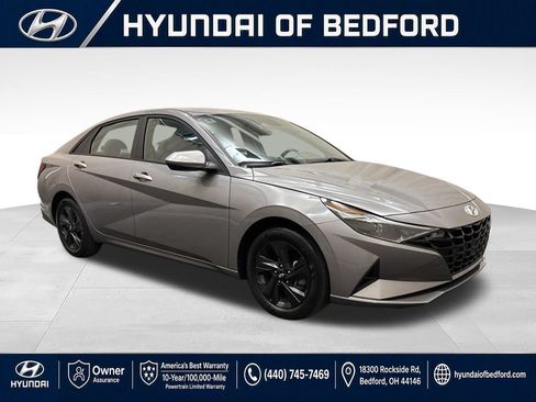 Used 2023 Hyundai Elantra SEL w/ Cargo Package FWD image 3
