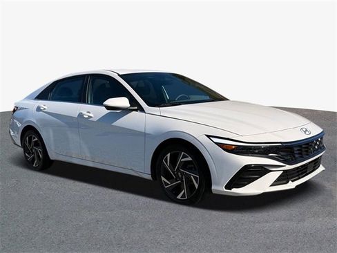 Used 2024 Hyundai Elantra SEL w/ Convenience Package image 4
