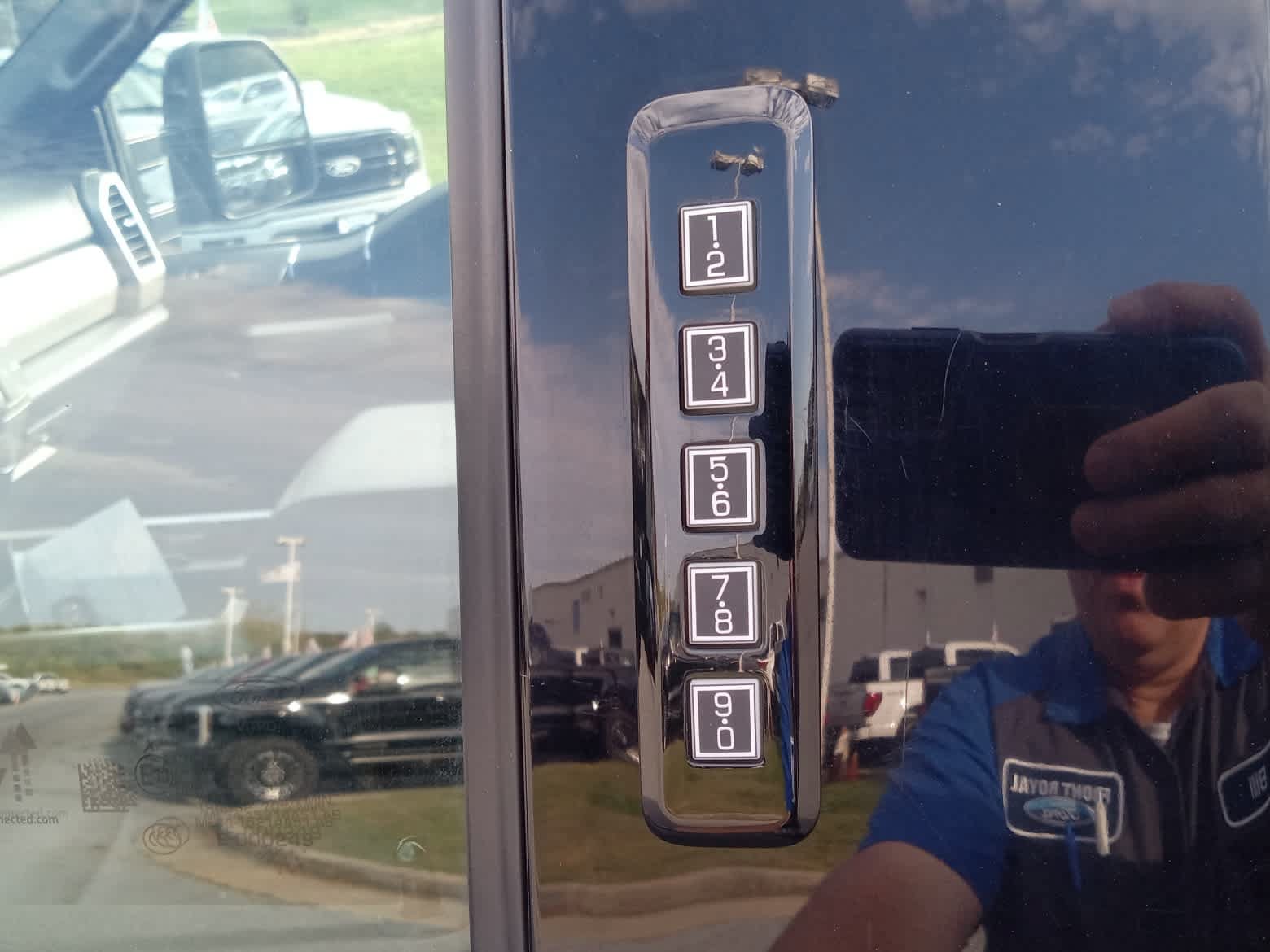 Used 2022 Ford F250 Lariat w/ Lariat Ultimate Package AWD/4WD image 16
