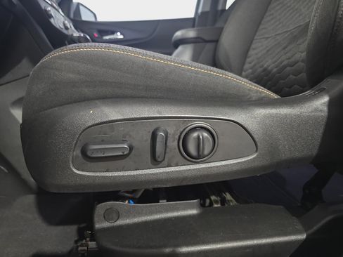 Used 2018 Chevrolet Equinox LT FWD image 26