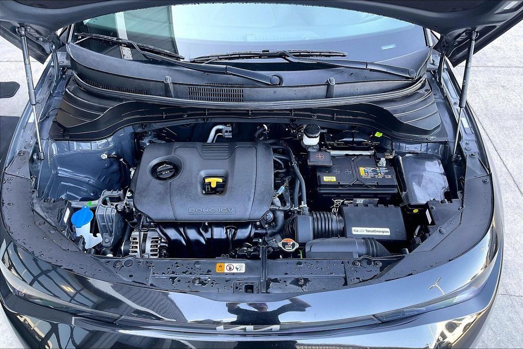 Used 2025 Kia Soul LX w/ LX Technology Package FWD image 9