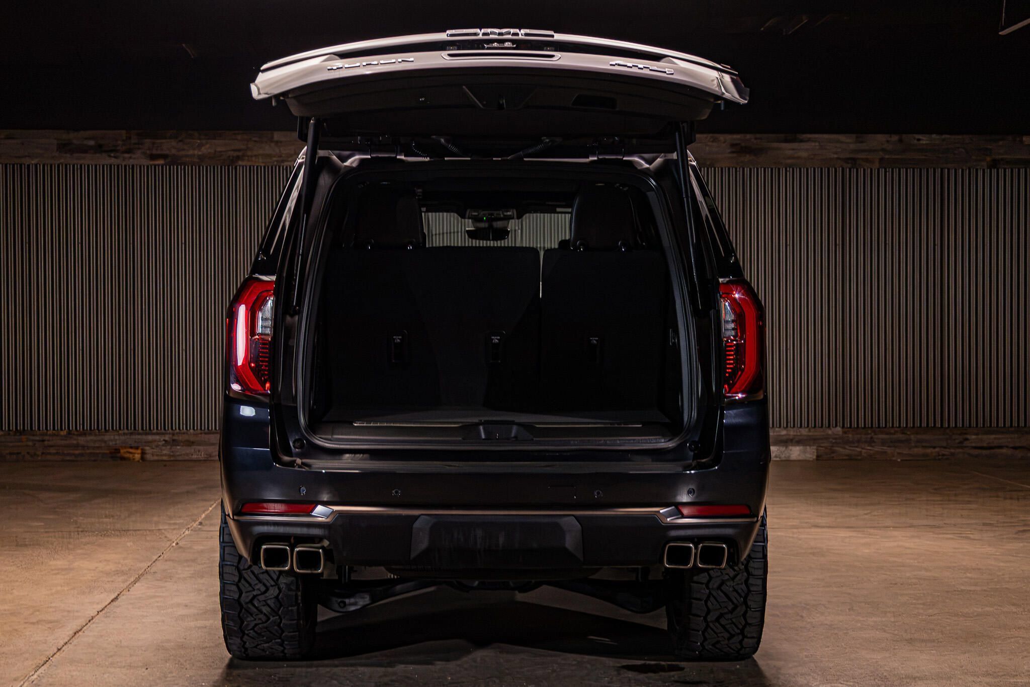 Used 2025 GMC Yukon AT4 Ultimate AWD/4WD image 9