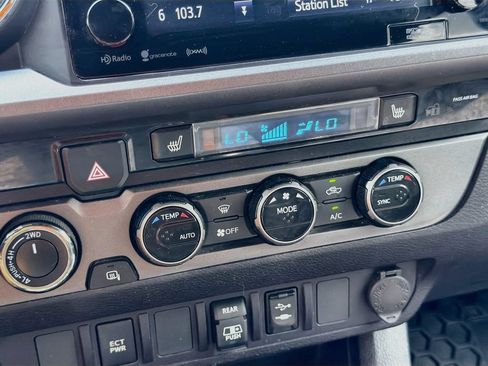 Used 2018 Toyota Tacoma TRD Off-Road AWD/4WD image 16