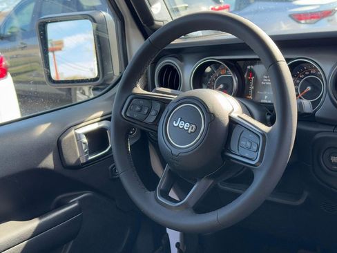 Used 2023 Jeep Wrangler Sport S image 13