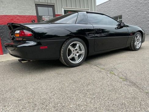 Used 2000 Chevrolet Camaro Z28 w/ SS Performance/Appearance Pkg image 7