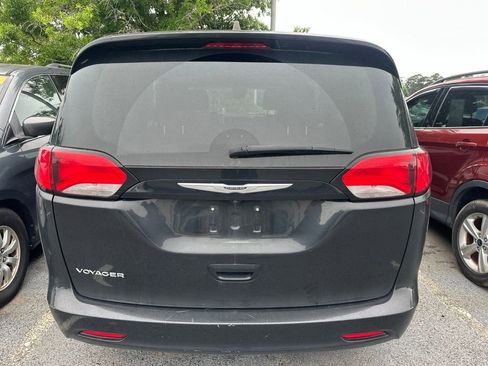 Used 2023 Chrysler Voyager LX FWD image 2
