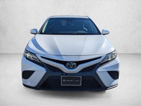 Used 2019 Toyota Camry SE image 2