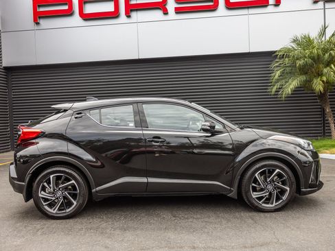 Used 2021 Toyota C-HR Limited FWD image 8