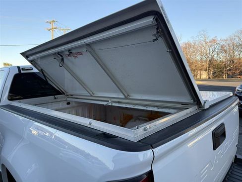 Used 2022 Chevrolet Colorado LT w/ Fleet Safety Package image 11