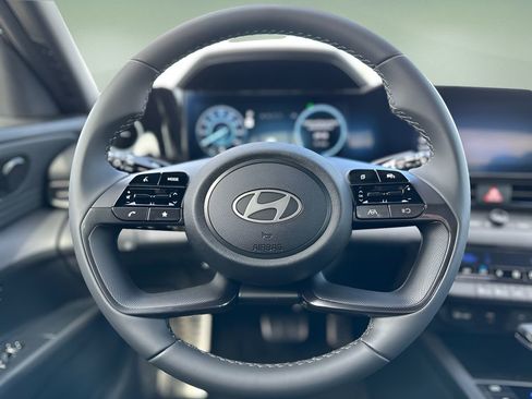 New 2025 Hyundai Elantra SEL image 12