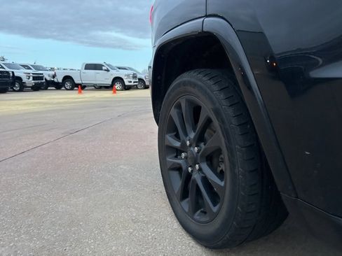 Used 2020 Jeep Grand Cherokee Altitude image 9