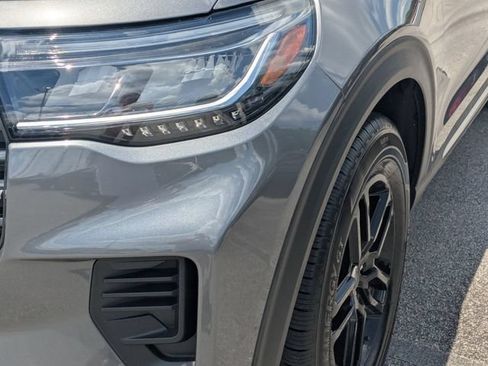 Used 2025 Ford Explorer Active RWD image 9