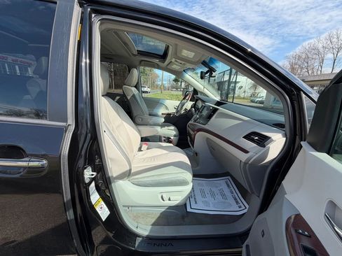 Used 2013 Toyota Sienna Limited w/ Premium Pkg image 13