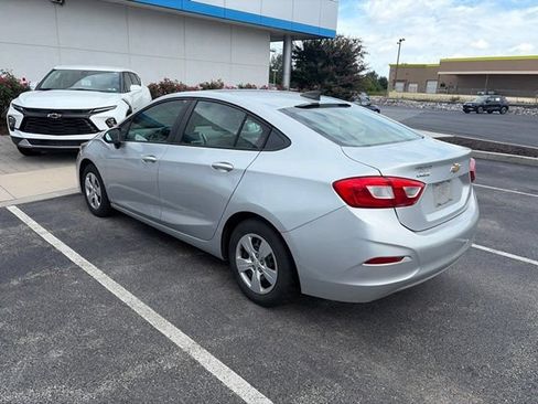 Used 2017 Chevrolet Cruze LS FWD image 11