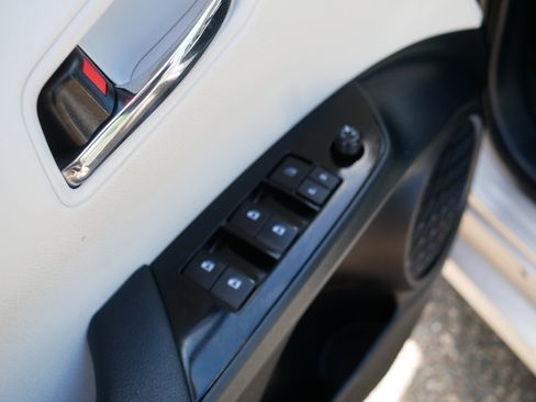 Used 2017 Toyota Prius Prime Advanced FWD image 19