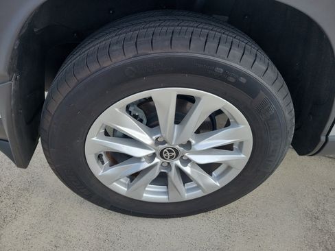 Used 2024 Toyota Corolla Cross LE FWD image 8