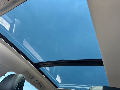 Used 2023 Volkswagen Taos SE w/ Panoramic Sunroof Package AWD/4WD image 19