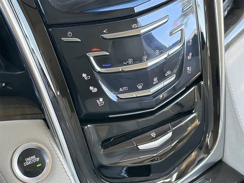 Used 2018 Cadillac Escalade ESV Luxury image 29