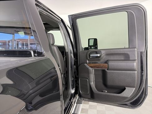 Used 2022 GMC Sierra 3500 SLT w/ SLT Premium Package image 28