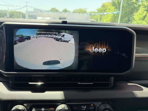 Used 2025 Jeep Wrangler Unlimited Sport AWD/4WD image 34