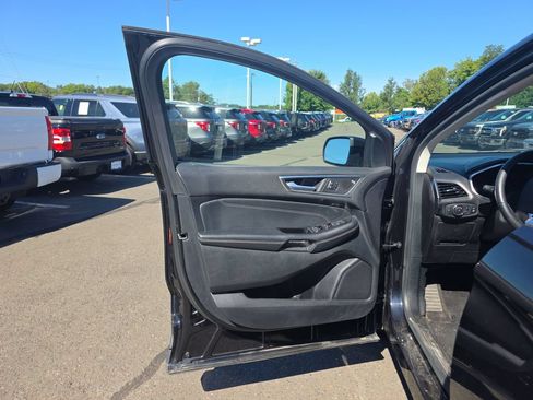 Used 2019 Ford Edge Titanium w/ Equipment Group 301A AWD/4WD image 19