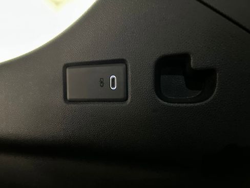 Used 2025 Chevrolet Tahoe LT image 33