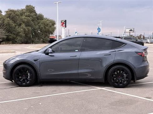 Used 2020 Tesla Model Y Long Range image 3