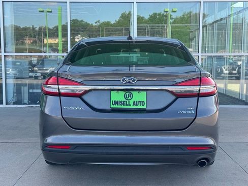Used 2017 Ford Fusion SE FWD image 6