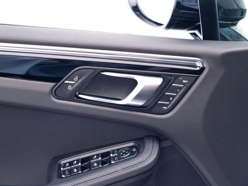 Certified 2026 Porsche Macan AWD/4WD image 23